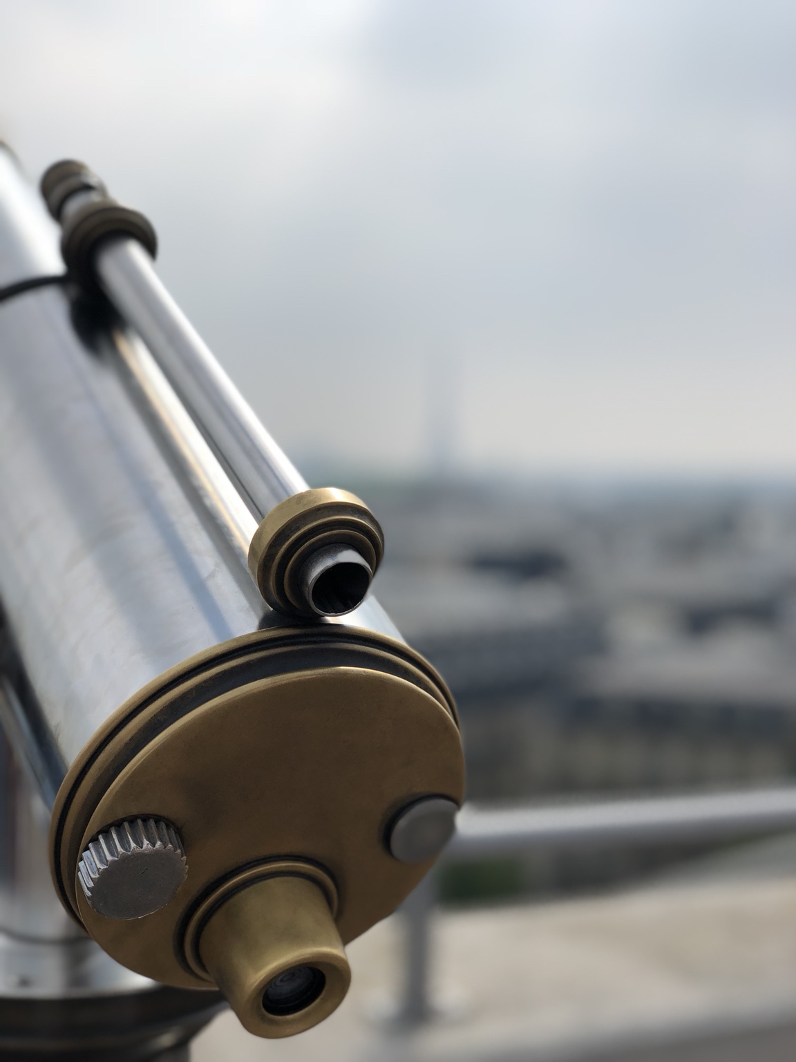 Detalle de un telescopio parisino