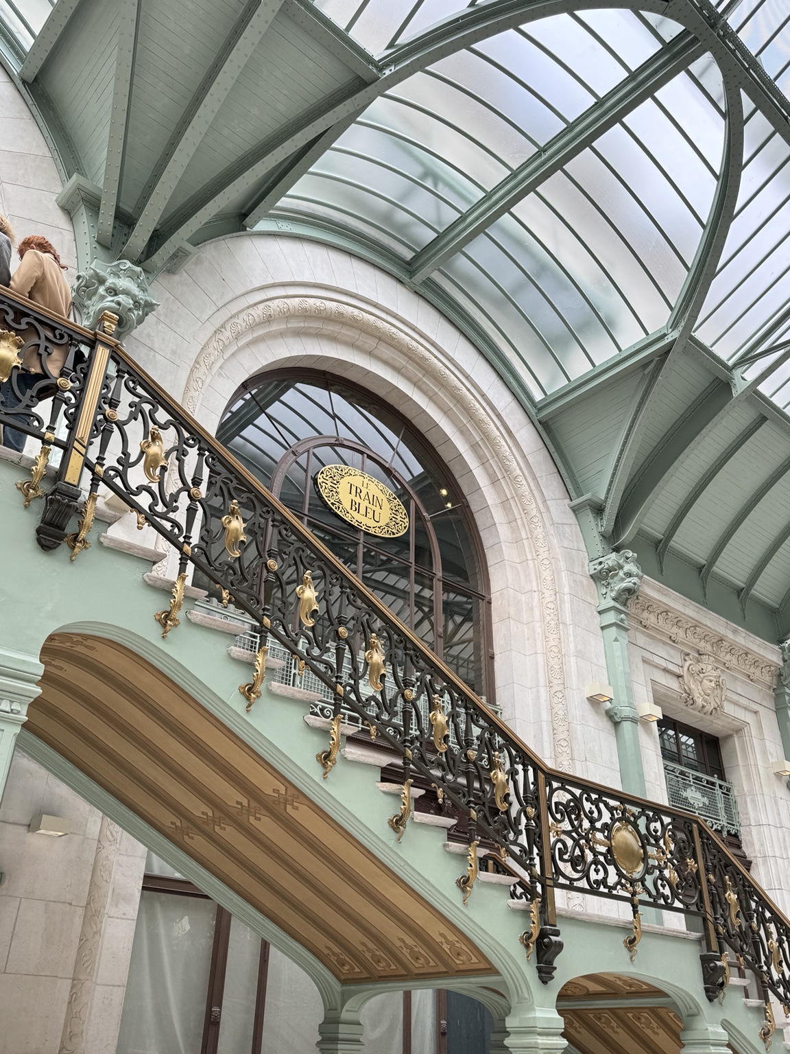 Escalera histórica de Le Train Bleu
